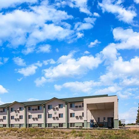Super 8 By Wyndham Pueblo Hotel Bagian luar foto