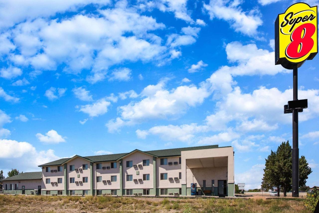 Super 8 By Wyndham Pueblo Hotel Bagian luar foto