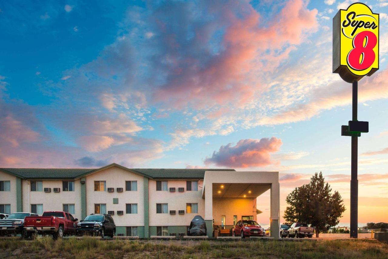 Super 8 By Wyndham Pueblo Hotel Bagian luar foto