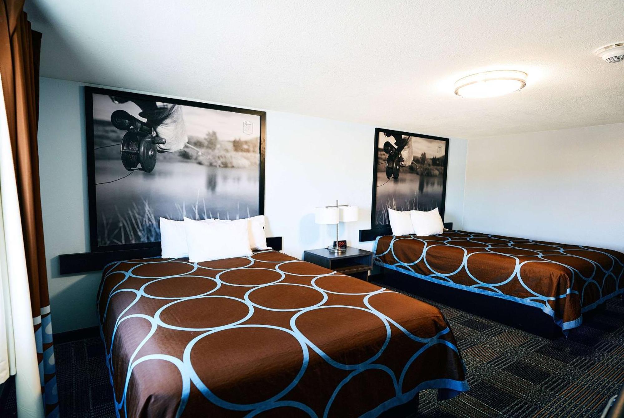 Super 8 By Wyndham Pueblo Hotel Bagian luar foto