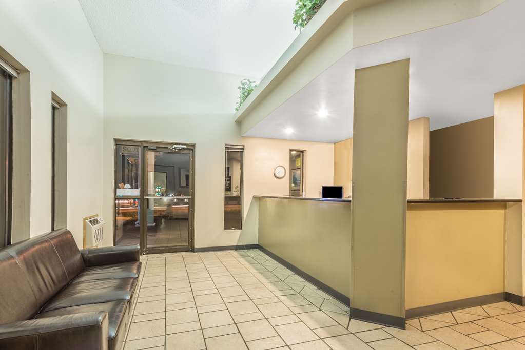Super 8 By Wyndham Pueblo Hotel Interior foto